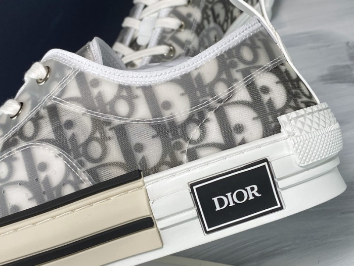 b23 oblique low top sneaker