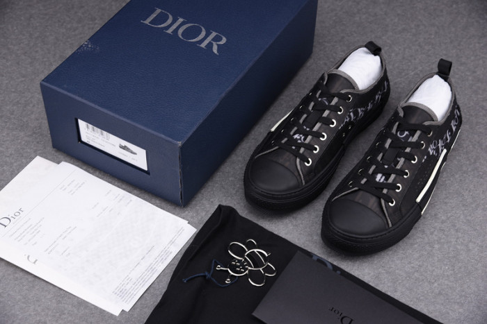 b23 oblique low-top sneaker