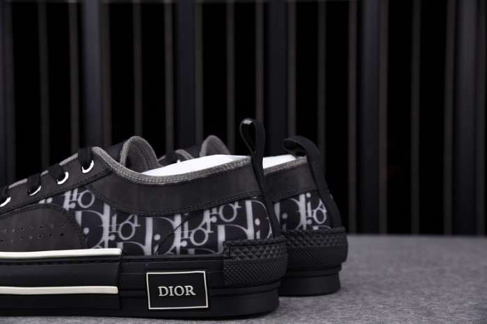 b23 oblique low-top sneaker