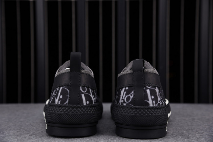 b23 oblique low-top sneaker