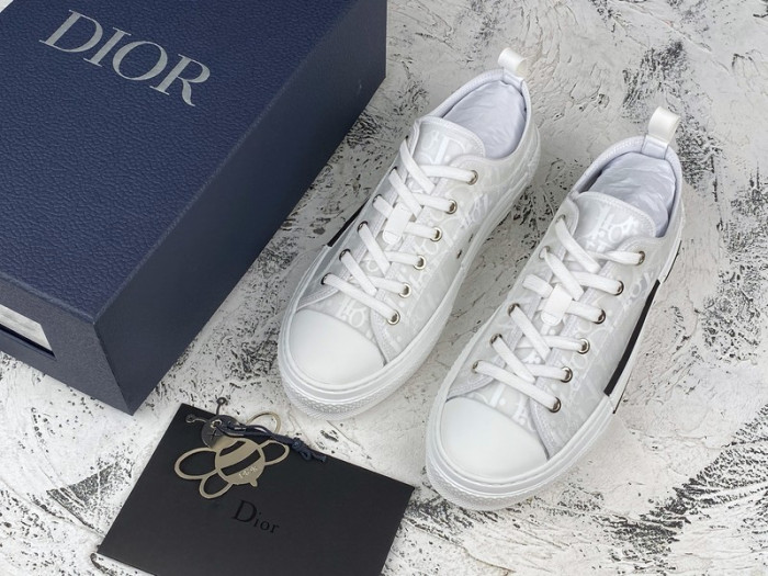 b23 oblique low-top sneaker