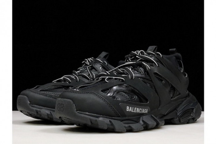 balen wmns track trainer
