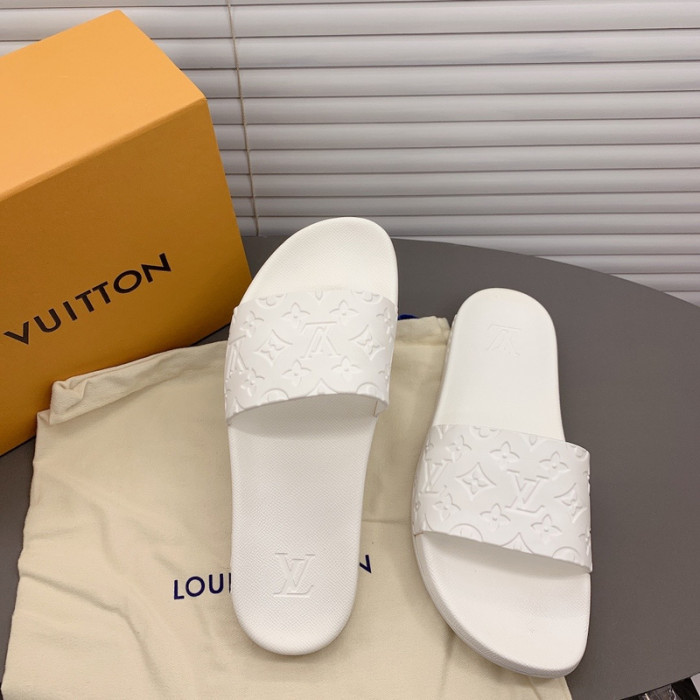 loui v sandals