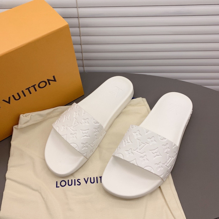 loui v sandals