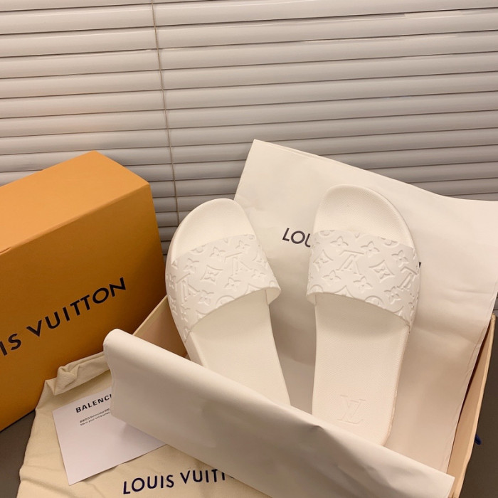 loui v sandals