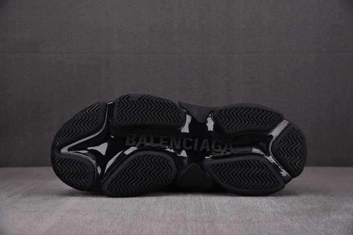Ba*len*cia*ga triple s black