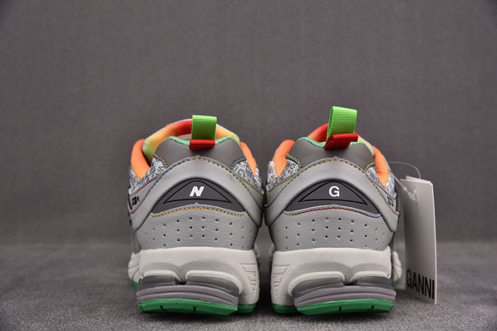 new balance 2002r