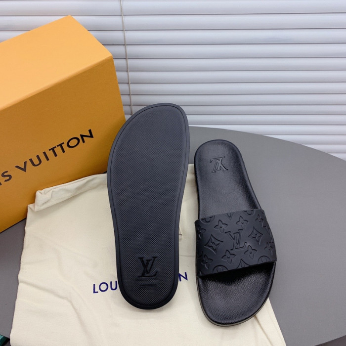 loui v sandals