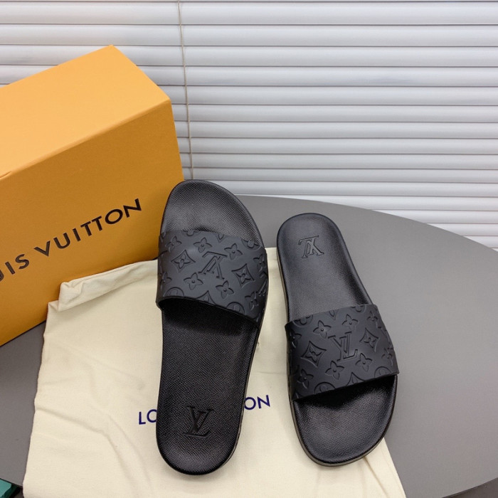 loui v sandals