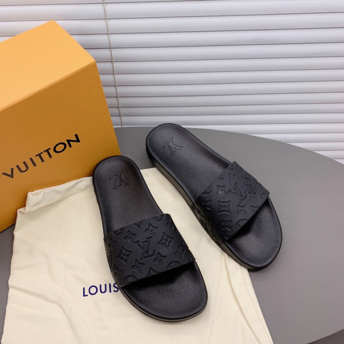 loui v sandals