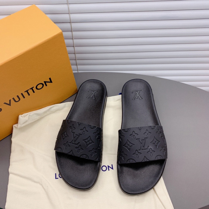 loui v sandals