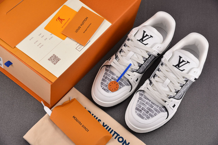 l&v trainer white and black