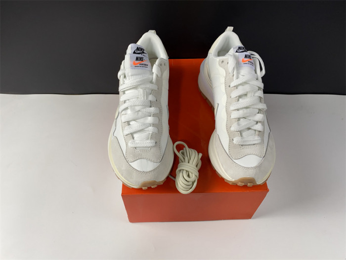sacai x nike vaporwaffle white dd1875-100