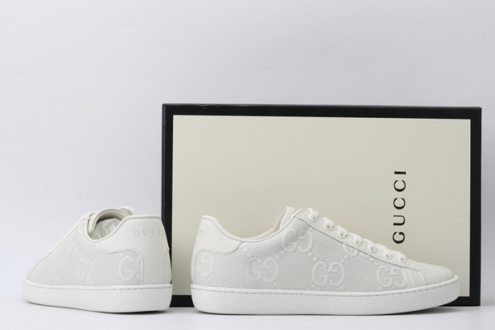 G*u*i sneaker g1000023