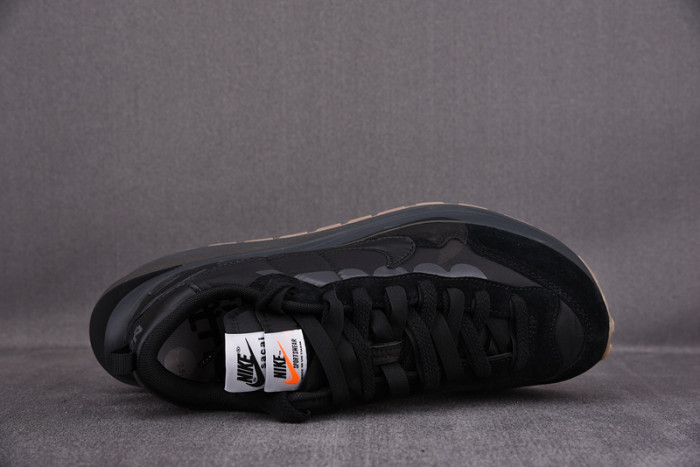 sacai x nike vaporwaffle dd1875-001