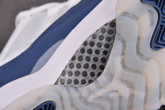 air jordan 11 low diffused blue fv5104-104